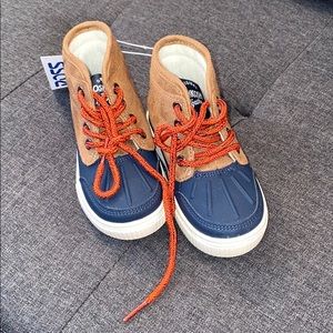Oshkosh B’gosh infant size 7c boots, new with tags